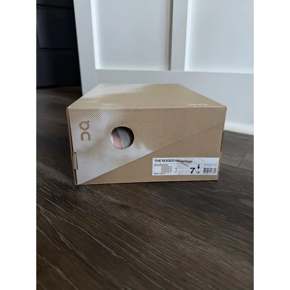 On Running THE ROGER Advantage White Rosehip Women’s Size 7 NIB New